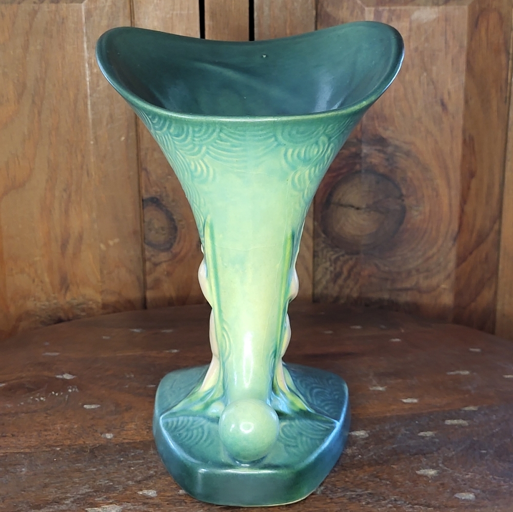 Roseville Zephyr Vase - Picture 13 of 17